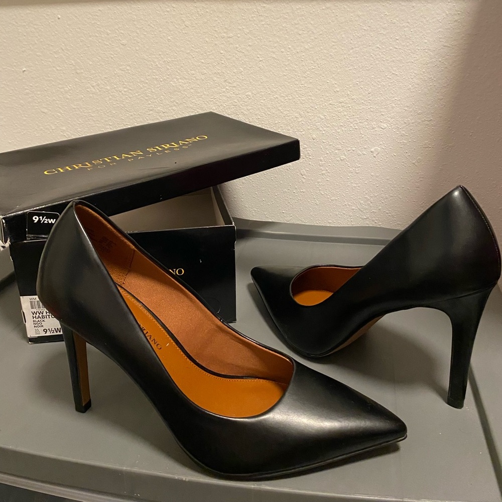 Christian Siriano***NEW***Never worn, Black Pointed Pumps. Size 9-1/2 Wide.